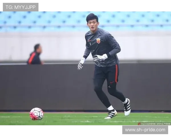 颜骏凌带领上海上港奋勇拼搏成为中国足球新一代守门员领军人物 颜骏凌带领上海上港奋勇拼搏成为中国足球新一代守门员领军人物