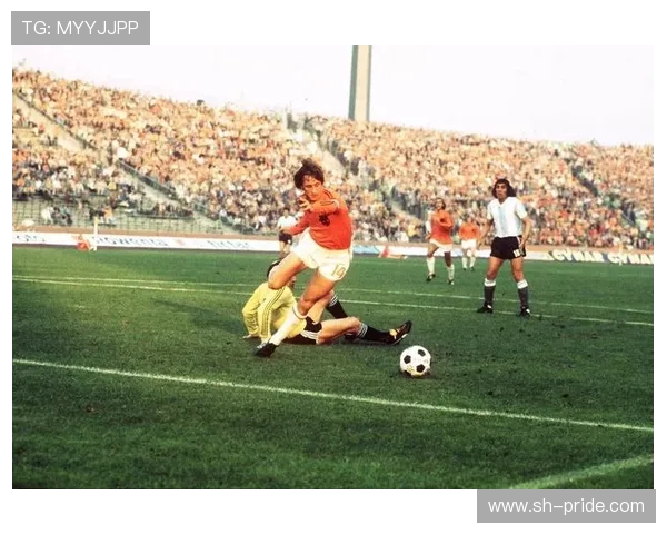 约翰克鲁伊夫与全攻全守时代的足球艺术革命