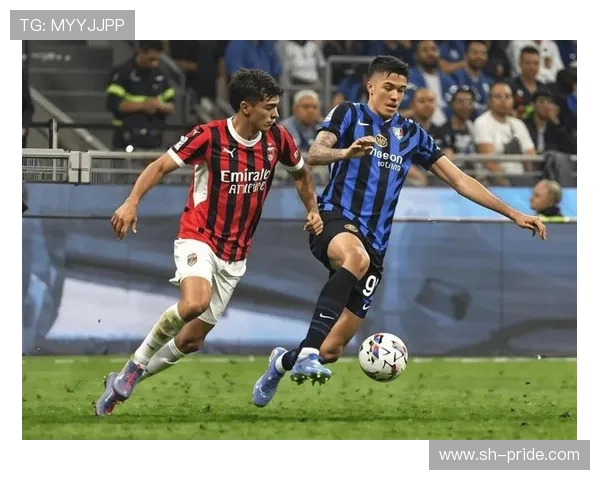 国米与AC米兰巅峰对决上演蓝黑红黑荣耀之战再燃米兰城激情 国米与AC米兰巅峰对决上演蓝黑红黑荣耀之战再燃米兰城激情