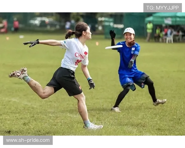 南京飞盘队与广州飞盘队赛后复盘探讨团队协作的成功与不足