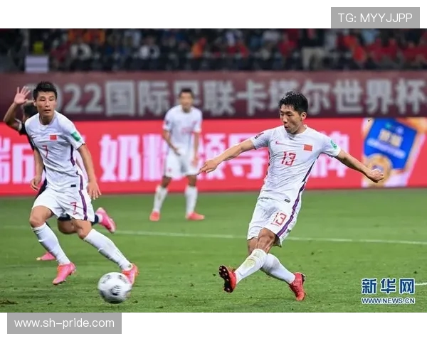 中国队迎战关岛队世界杯预选赛全力争胜展现足球实力与激情